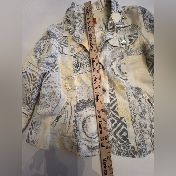 RUBY ROAD LIGHTWEIGHT JACKET. SIZE 8 PETITE. GRAYS/YELLOW/WHITE
RAYON/LINEN - Picture 5 of 8